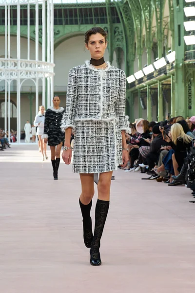 Look 7